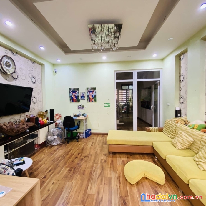 Ô tô qua, phố đường láng, đống đa 46m2, 5 tầng, mt 4m, ở, kd, 7 tỷ.