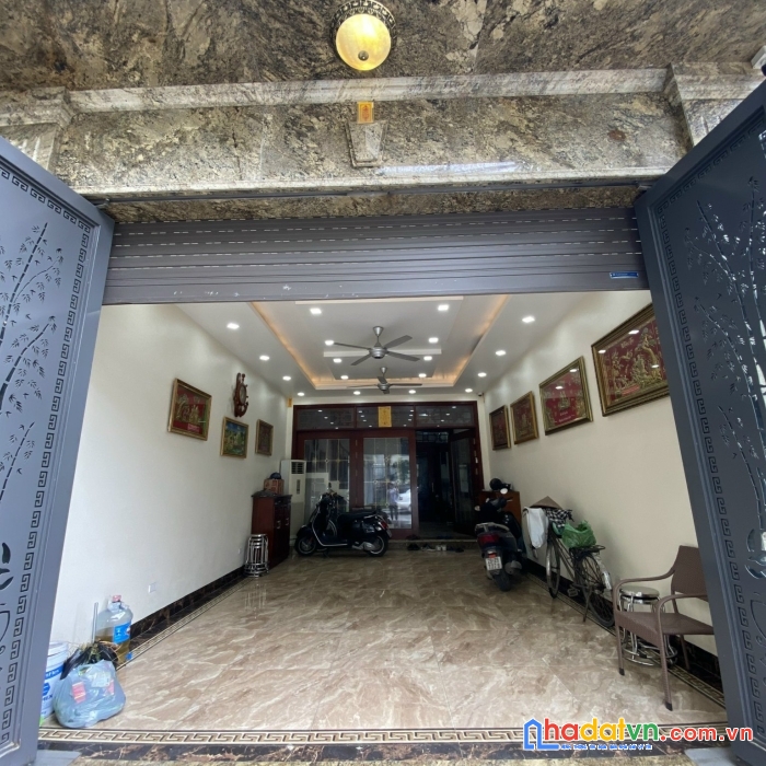 Mặt đường vũ lăng nhà liền kề đấu giá tứ hiệp 6 tầng, thang máy, gara vỉa hè oto tránh