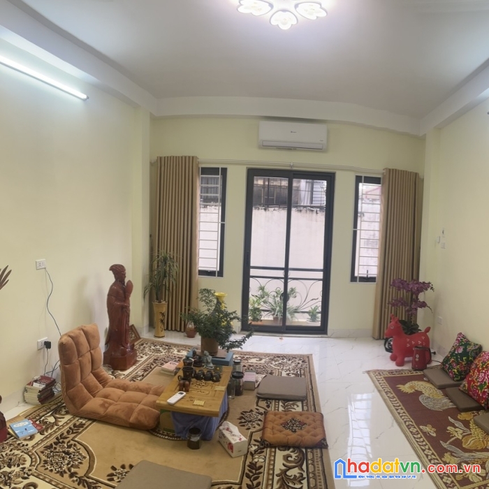 Bán nhà trường chinh: 45m2, 6 tầng, 6 ngủ, mt 4.2m, 10m ra mặt phố, sân để xe rộng, 8 tỷ.