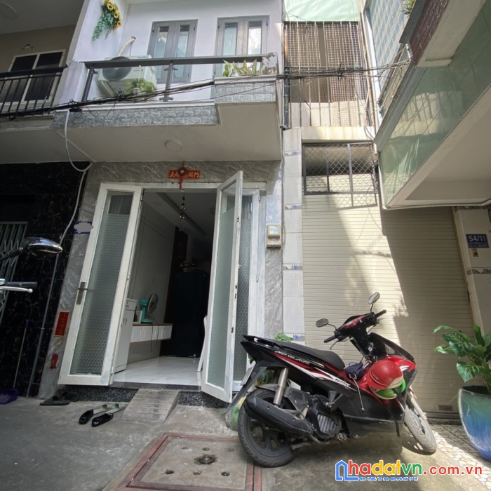 Nguyễn thượng hiền f1 sát mặt tiền 3 tầng 18m2 chỉ 2 tỷ nĩnh