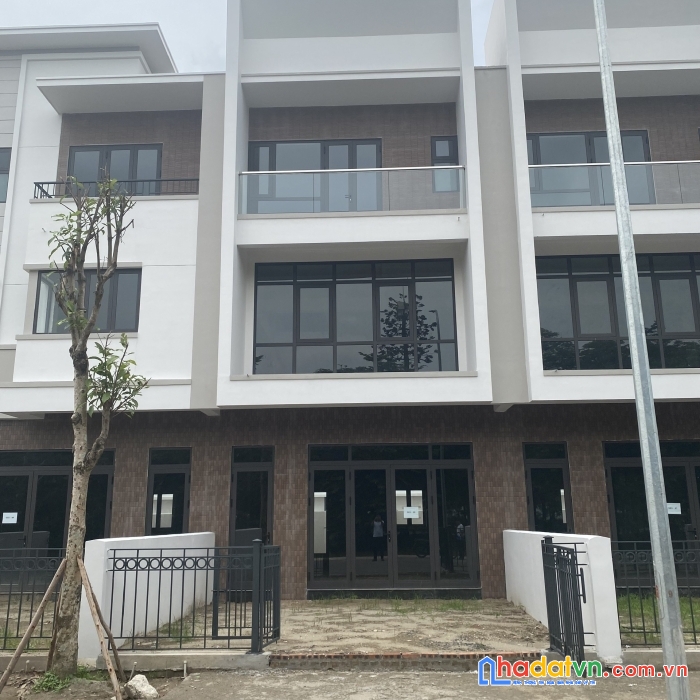 Nhà phố mặt tiền , thiết kế đặc biệt hàng hiếm giá hấp dẫn nhất từ sơn.