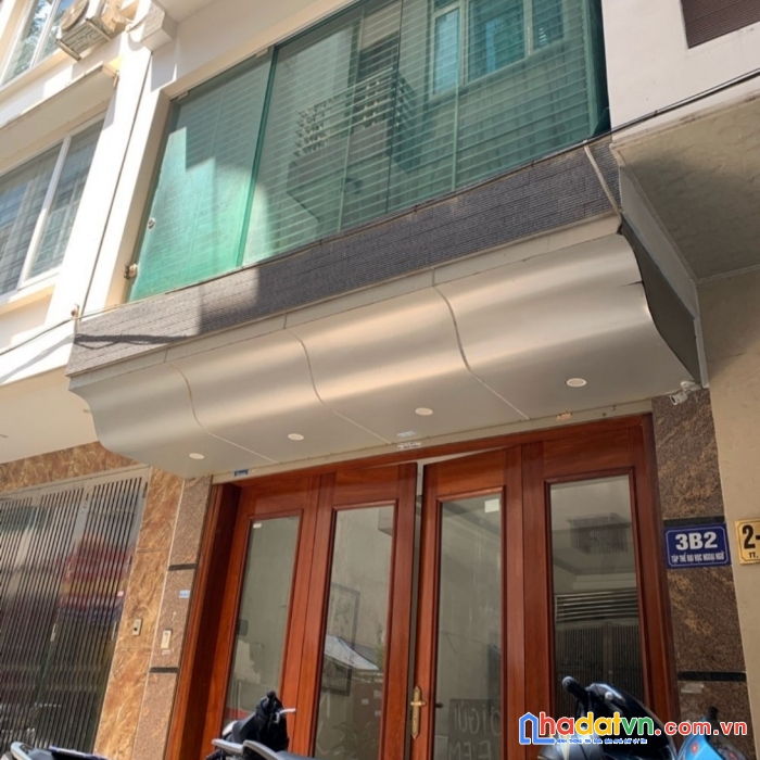 Nhà đẹp, thoáng trước sau, ô tô vào nhà. trần quốc hoàn, cầu giấy, nhà 40m2, 6t, mt4m, giá 12.8 tỷ.