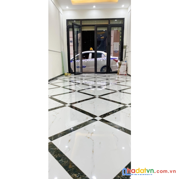 Siêu phẩm lạc long quân tây hồ. hơn 6 tỷ oto vào tận nhà. nhà đẹp long lanh.