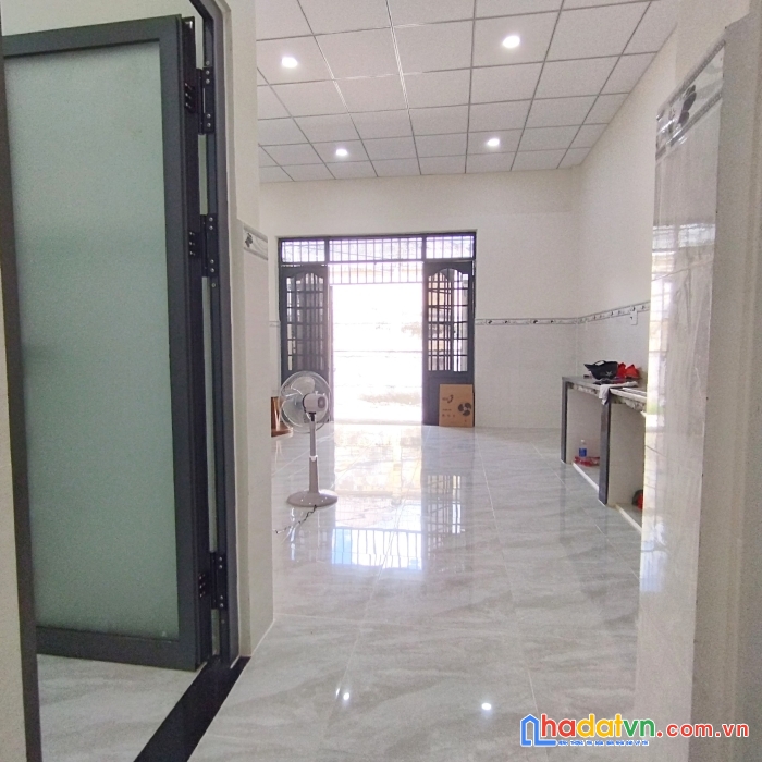 Bán nhà thơm mùi sơn gần 70m có 2pn lã xuân oai quận 9