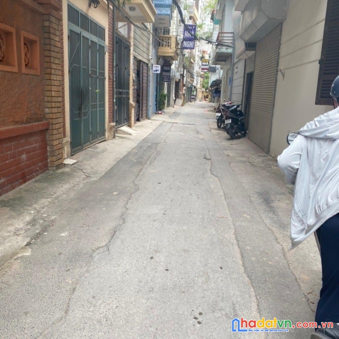 Bán nhà cấp 4 hoàng quốc việt đầu tư xây ccmn bội thu vị trí đẹp cách mặt phố 30m cách ô tô 5m
