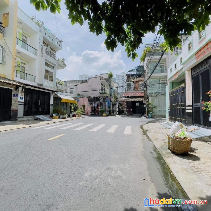 Mặt tiền phú thạnh tân phú 40m2 giá 2.7 tỷ