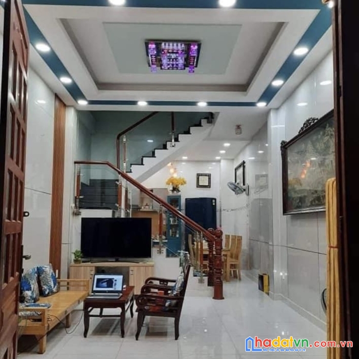 Chủ cần tiền bán gấp nhà quận 11 lãnh bình thăng ,46m2 , 3 tầng, hẻm 3m, .giá 3.8 tỷ