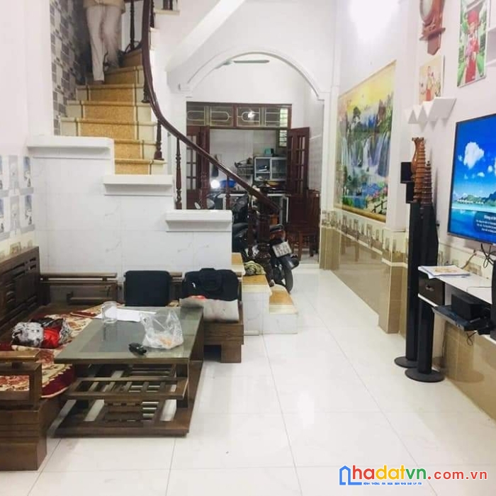Nhỉnh 3 tỷ 42m*4t- nhà ngõ 17 cổ linh  long biên ngõ thông 5m ra ô tô gần aeon  mall