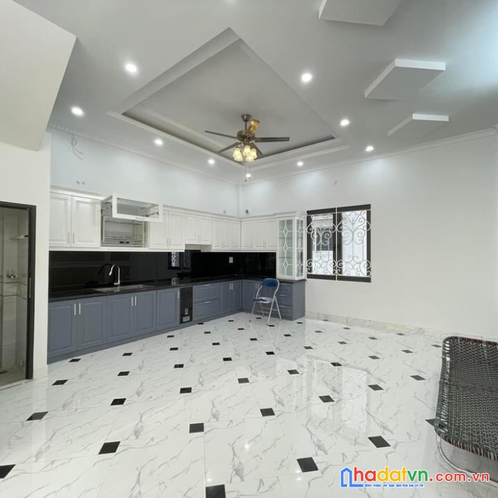 Bán biệt thự lbán biệt thự lô  góc - giang biên - long biên - 100m - mt 5.4 m xây 5 tầng - thang