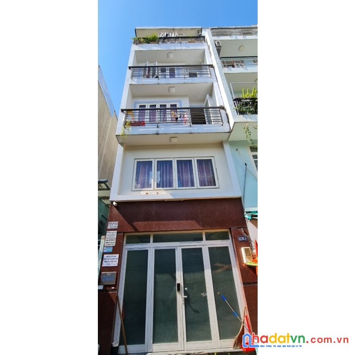 Bán tòa nhà 6 tầng, 16 chdv đường d5 bình thạnh. dt: 4.5mx21m, cn: 95m2. hđt: 75tr. giá bán: 18.5