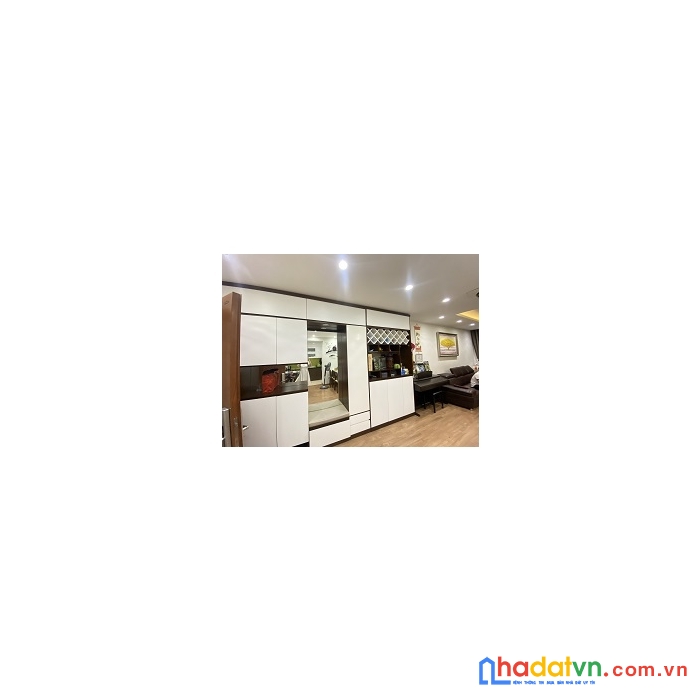 Chính chủ chuyển xuống nhà đất nên cần bán căn hộ tầng trung toà nhà chung cư goldsilk complex 430