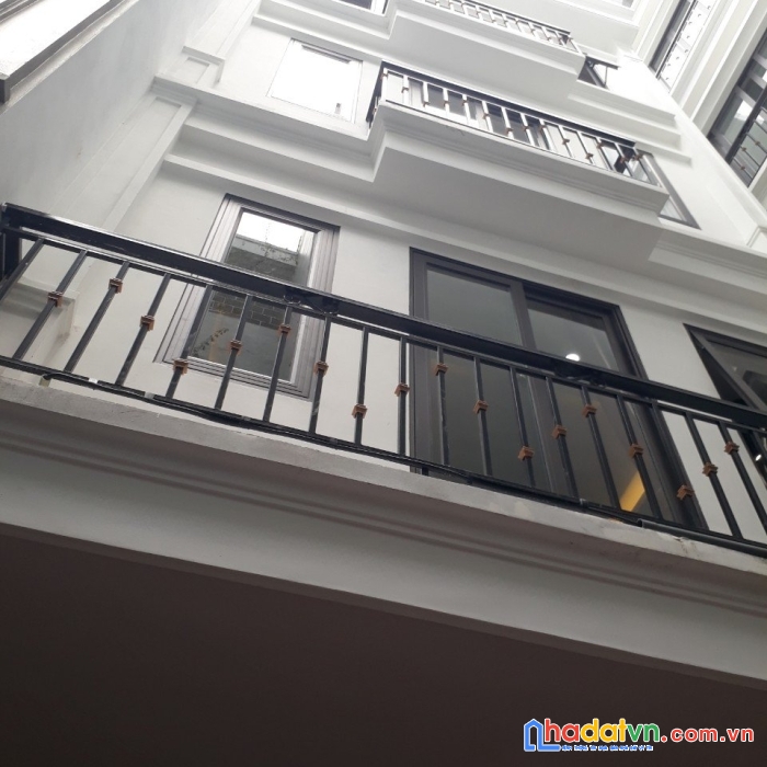 Nhà đẹp bằng a, linh đàm 5 tầng 3 ngủ giá 3.55 tỷ ô tô đỗ gần, sát kđt linh đàm 0928077333