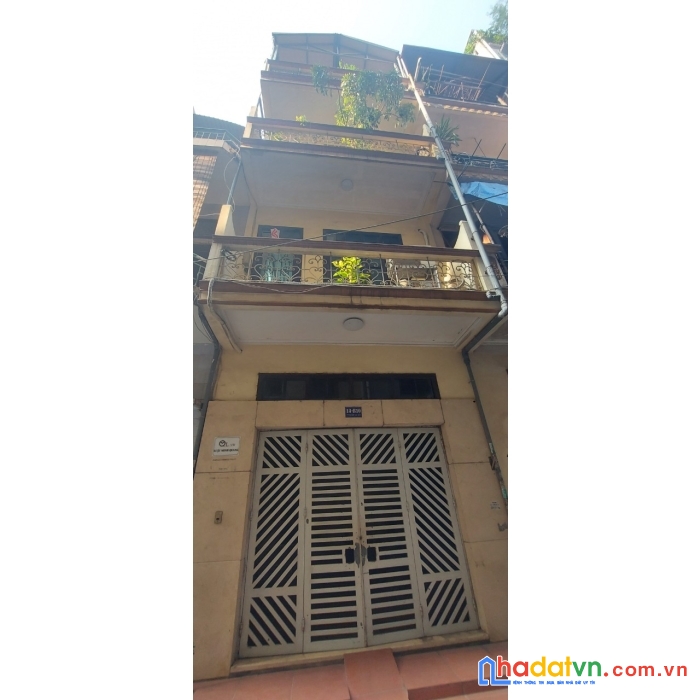 Nhà phân lô - ô tô vào - kinh doanh tốt. trần quốc hoàn, cầu giấy, 41m2, 4t, mt4.1m, giá 9.5 tỷ.