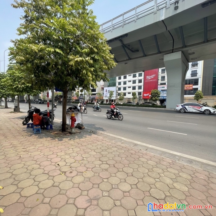 Nhà mặt phố trường chinh, thanh xuân, vỉa hè rộng, vị trí đẹp, 200m, 4t, mt 8m, 60 tỷ