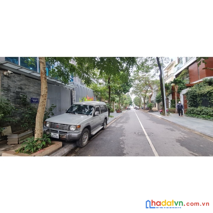 Bán nhà p.lô ngõ 154 ngọc lâm ôtô tránh 110m2 mt5m hơn 11 tỷ tl