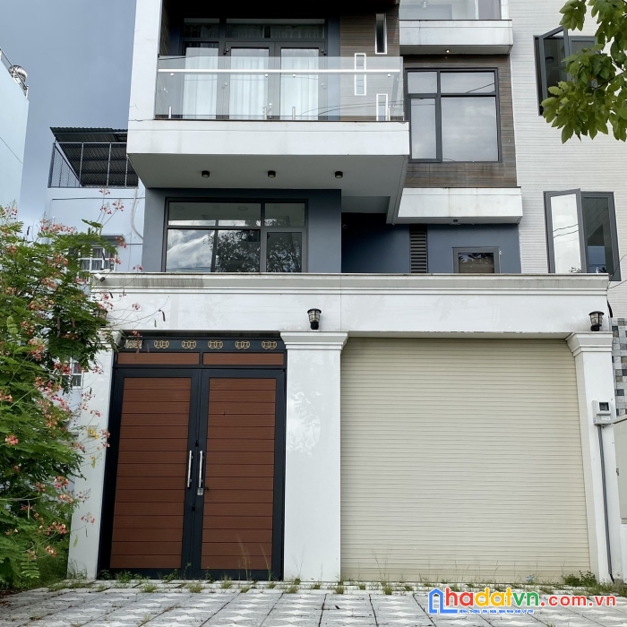 Villa đẹp view công viên showroom ô tô vây xung quanh