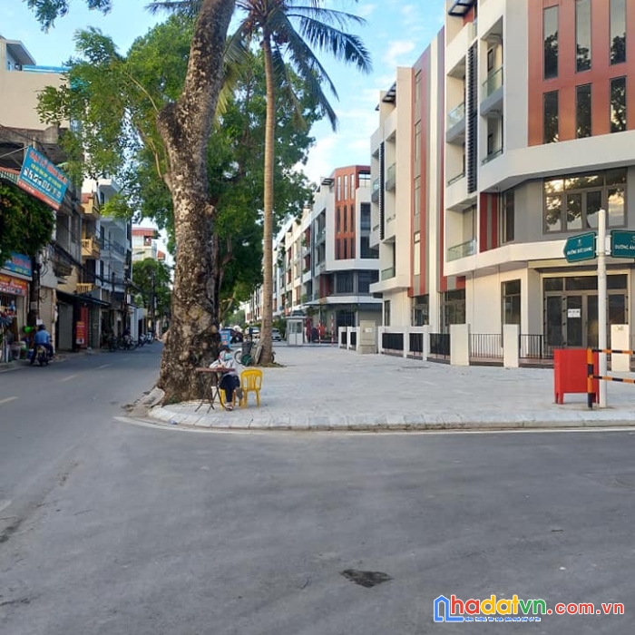 Nhà mặt phố đức giang, vỉa hè, hàng xóm bình minh garden, 150m², mt6m, nhỉnh 10 tỷ.