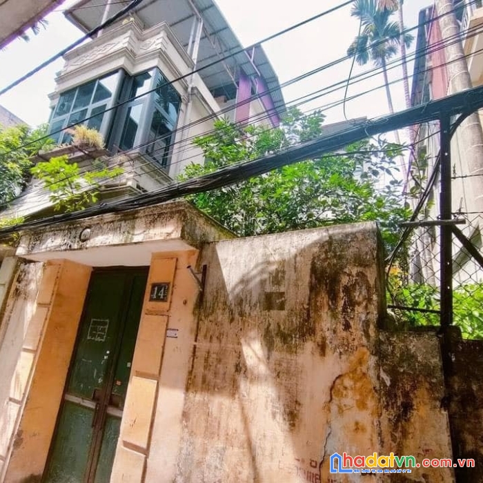 Bán đất tặng nhà cầu giấy-220m2-giá hơn 18 tỷ-ô tô gần-sổ nở hậu-đầu tư bất chấp