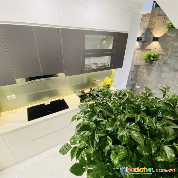 Bán nhà dân xây tại nguyễn văn cừ, ô tô, gần hồng tiến, giá chỉ nhỉnh 10 tỷ
