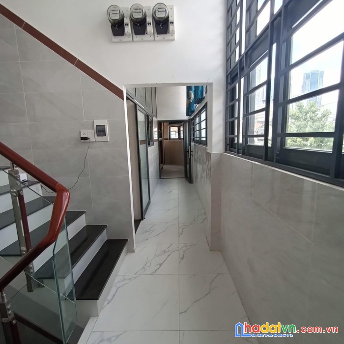 Vị trí kinh doanh kiểu chdv - nhà đẹp 4 tầng - sổ nở hậu tài lộc.