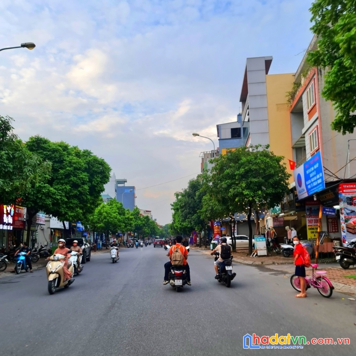 200922 đất phố kinh doanh 72m2, mặt tiền gần 8m ngay tại trung tâm trâu quỳ, gia lâm. lh