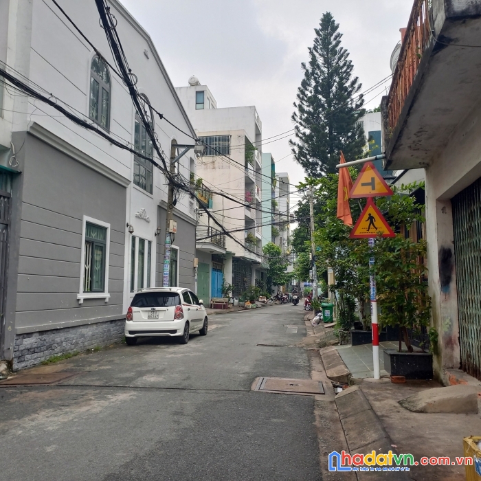 Nhà hxh thoại ngọc hầu, tân phú, 4x12m, 3 tầng, giá nhỉnh 5 tỷ.