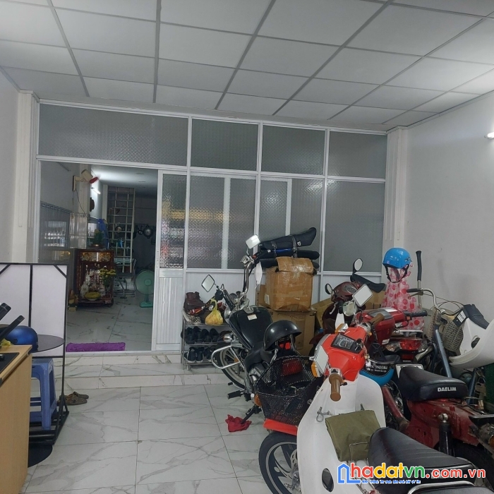 Bán nhà mặt tiền lũy bán bích - tân phú. dt 4.2 x 22, 2 tầng, 4pn giá 18 tỷ.
