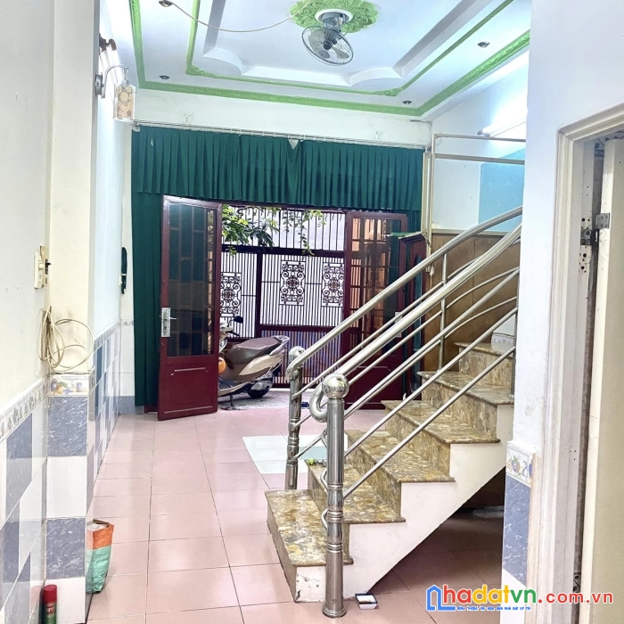 Hxh ngay ngã 4 hàng xanh, 54m2, 3 tầng, 7.2 tỷ tl