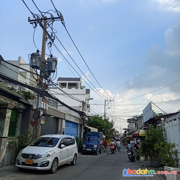 Xe hơi chạy tứ tung – kinh doanh đa ngành nghề. 

102m2 trần xuân soạn, tân hưng ,quận 7 .chỉ
