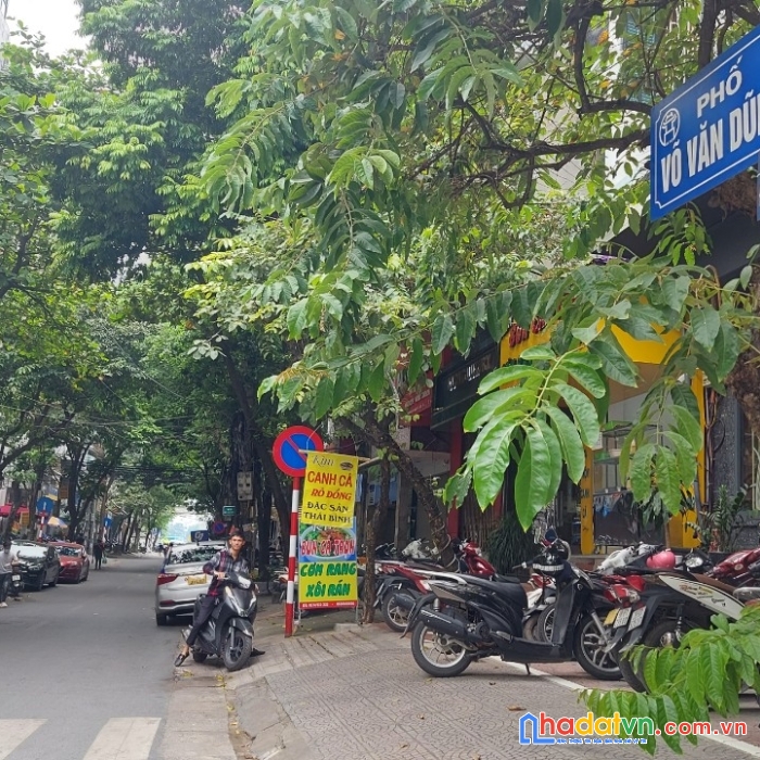 Cần bán 200m2 đất, mt 10m, ô tô đỗ cửa tại  phố võ văn dũng đống đa, giá 31 tỷ.