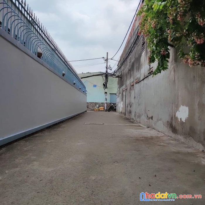 Bn phạm văn đồng;q.thủ thủ đức;hàng ngộp;270m2 dt: 11*25m; ô tô đỗ cửa chỉ 10 tỷ