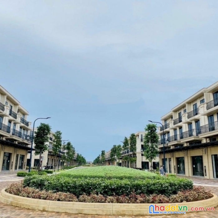 Cần bán nhà phố thương mại 1t3l 102m2. vị trí siêu đẹp. giảm nhanh cho anh chị thiện chí