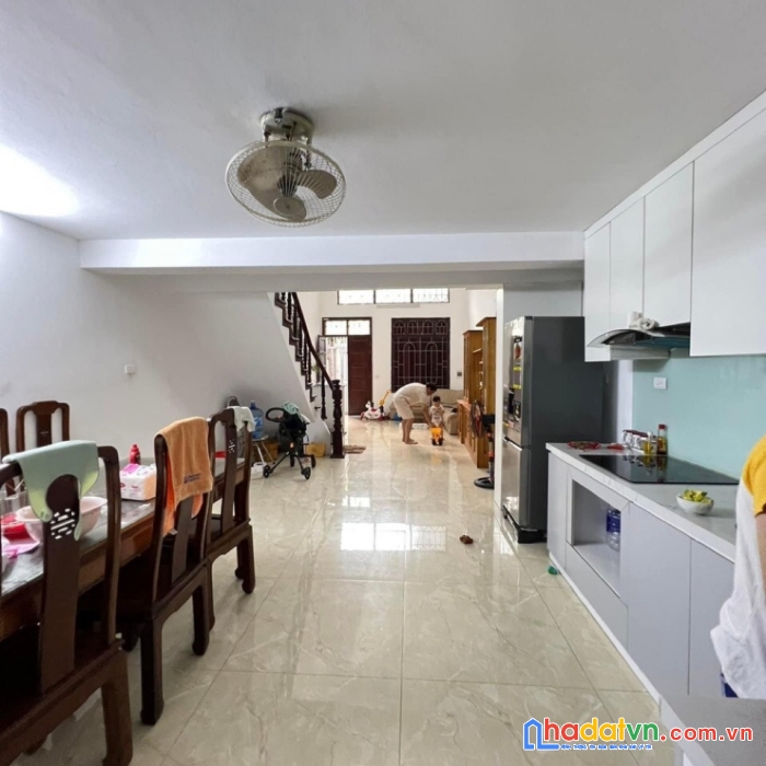 Bán nhà phố định công: 45m2, mt 3.9m, 5 tầng, 4 ngủ, phân lô quân đội, ô tô vào nhà.