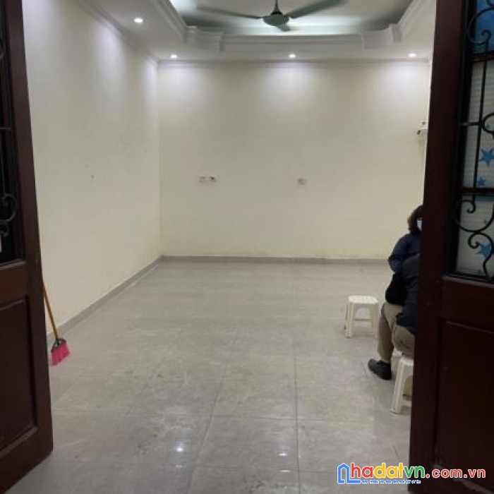 Bán nhà ngõ 46 phạm ngọc thạch, đống đa 50m2, mặt tiền 5m giá 4.3  tỷ.