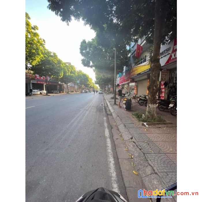 Nhà hiếm thạch bàn gần phố đoạn đẹp nhất phố thạch bàn, nhà lô góc cách mặt phố 30m