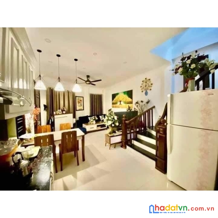 Bán nhà bát khối long biên 43m2 – 2,9 tỷ gần công viên