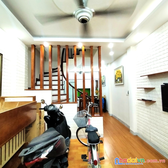 Bán nhà trung tâm việt hưng, nhà đẹp, tặng full nội thất, nhiều tiện ích, 33m2x4m