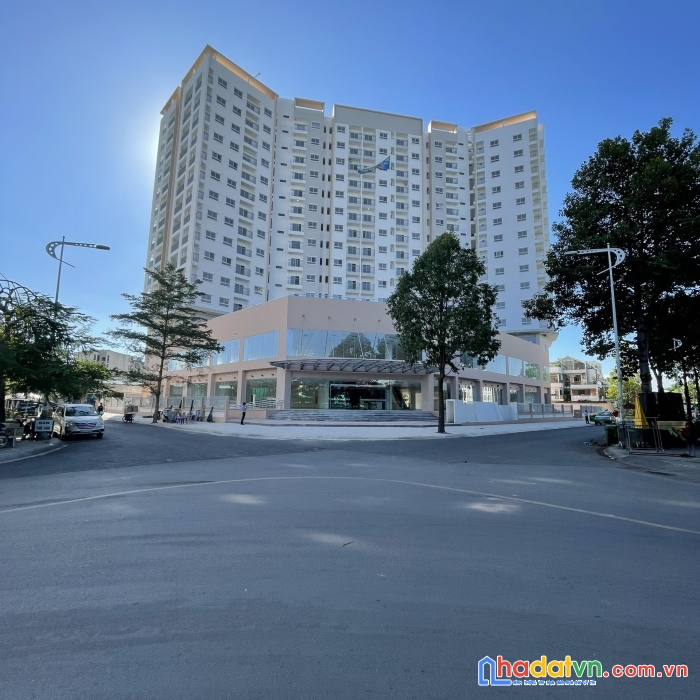 Bán gấp căn góc đã hoàn thiện dt 61m2 2pn giá 2.1 ty bao thuế phí tại bluskytower bình trưng đông