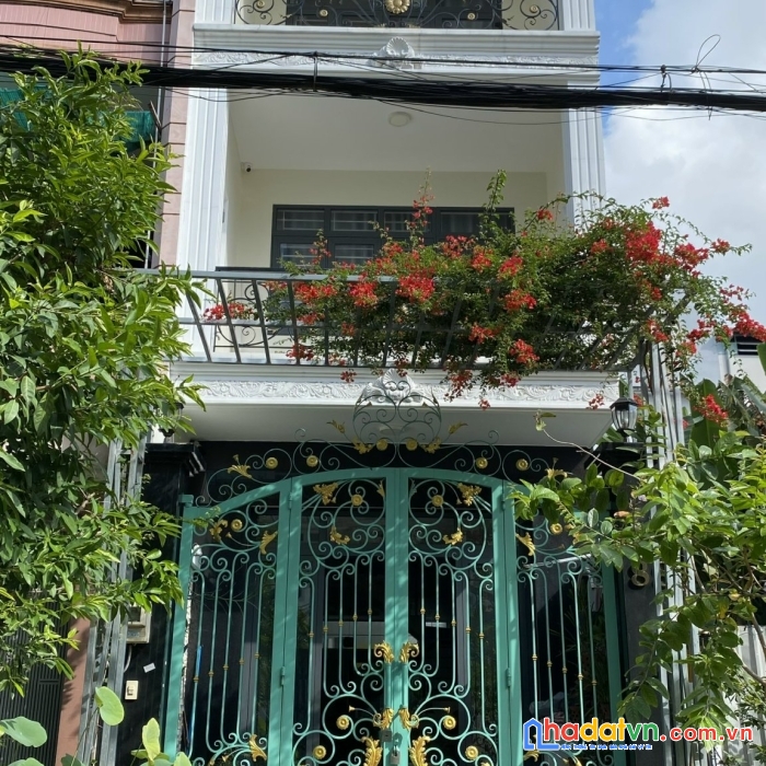 Nhà đẹp hẻm to gần ngã tư mã lò.