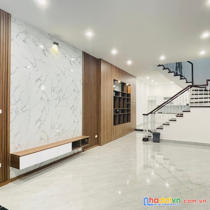 - bán nhà đường quan hoa diện tích 74m2  xây 5 tầng + 1 tum chống nóng, mặt tiền 5.2m gi 7.5