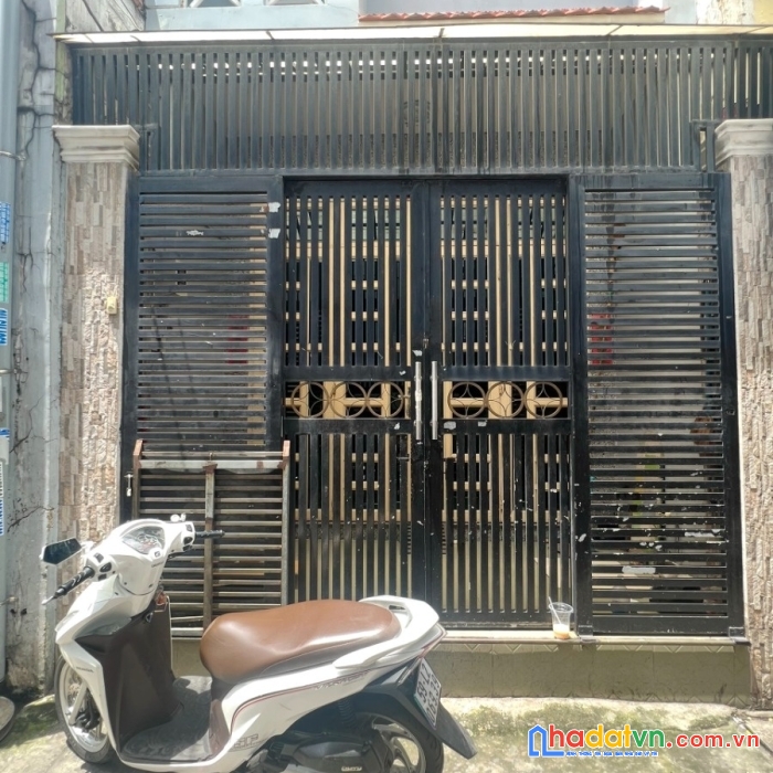 Nhà 4x8.5m 4 tầng sát chợ sáng đường bùi minh trực p5q8