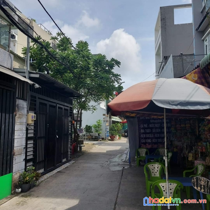 Bình tân, hxh đổ cửa, sát mã lò, gần lê văn quới, bốn xã, ngang khủng 8m, dòng tiền 20triệu.tháng,
