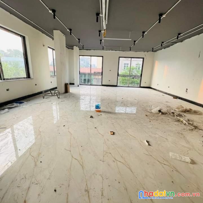 Bán tòa nhà văn phòng phố hoàng cầu 65m2, 8 tầng thang máy. views hồ, mặt tiền 5m.0589593999