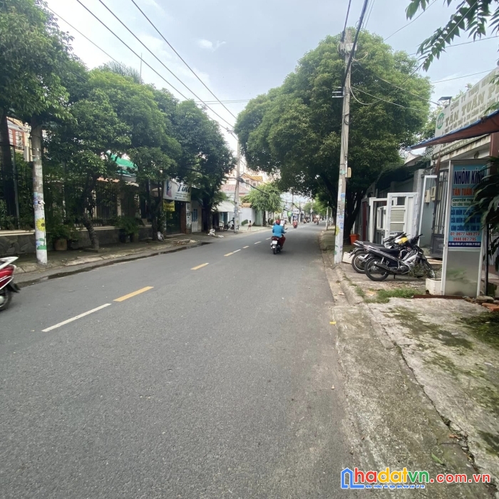 Bán nhà mặt tiền, đường gò dưa, sổ nở hậu, kinh doanh tốt, 220m2 giá 18.5 tỷ.