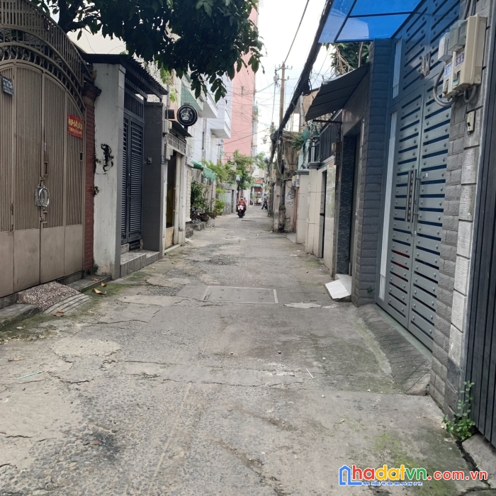 Bán nhà hxh cmt8, quận 10- 165m2- ngang 7.6m - 2 tầng- chính chủ lâu đời- 17 tỷ