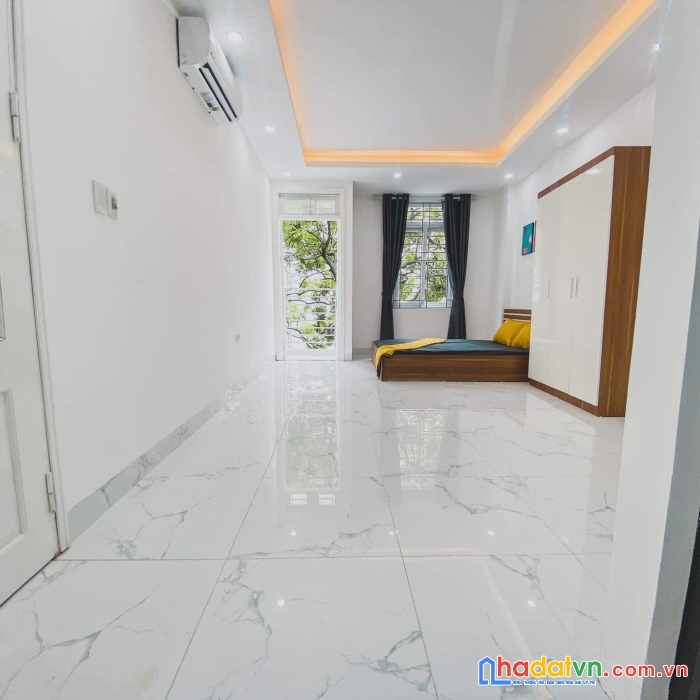 Chính chủ bán gấp nhà -phố chùa láng -đống đa -5 tầng 50 m2 mặt tiền 4.5m-full  nội thất -nhỉnh 5