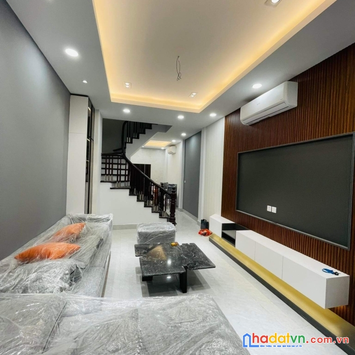 Chủ ngộp cần bán gấp nhà -pháo đài láng  -đống đa -4 tầng 50 m2 mặt tiền 5 m-full  nội thất -5 tỷ 2