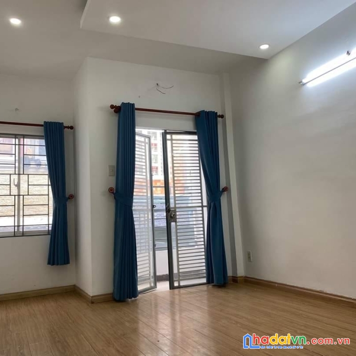 Chủ quyết bán giảm tiếp 310 triệu, giá chào mới 6.99 tỷ  67 m2 hẻm xe hơi khu vip d2