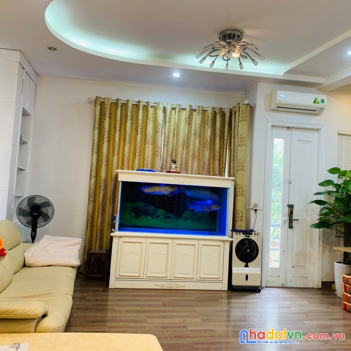 Bán gấp nhà ngõ 89 lạc long quân, oto đỗ cổng, 63m2, 4 tầng, 4 phòng ngủ. chỉ 5.95 tỷ