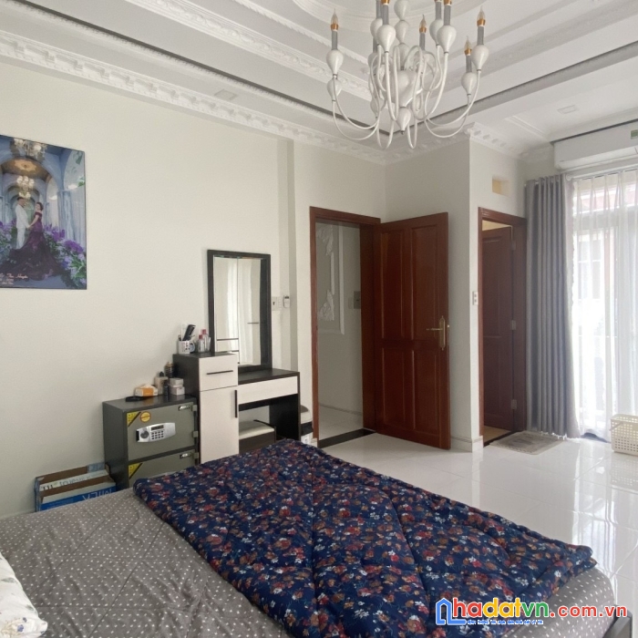 Bán nhà hẻm 6m khuông việt - tân phú. dt 5 x12, 3 tầng, 4pn giá 6.5 tỷ.